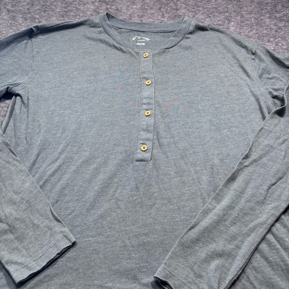 art class Long-Sleeve Henley in Heather Blue with Wood-Tone Buttons - Picture 3 of 15
